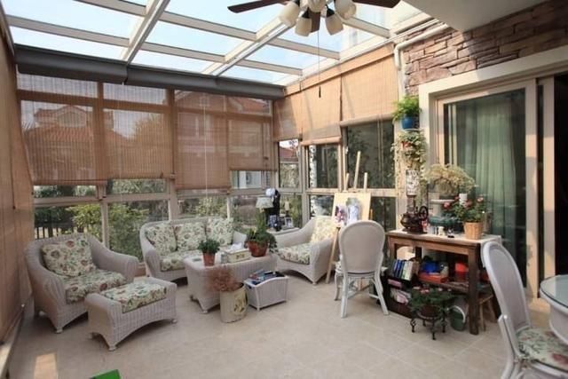 露天院子封閉成陽光房，農(nóng)村又一景色，這么裝修的不在少數(shù)